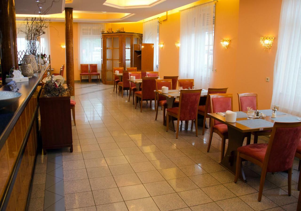 Отель Kraichtaler Hof Экстерьер фото